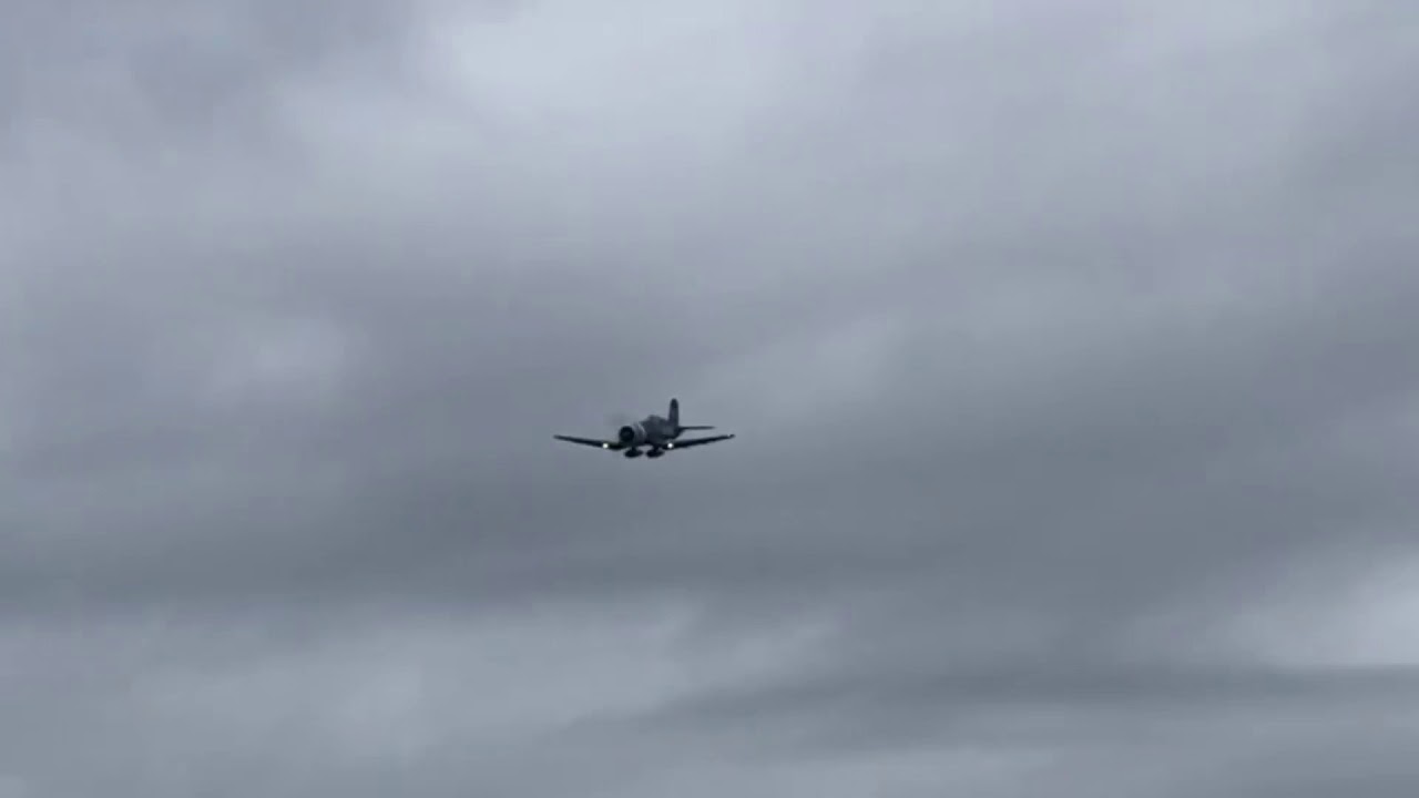 Arrows rc 1100mm f4u Corsair 3s and 4s flight
