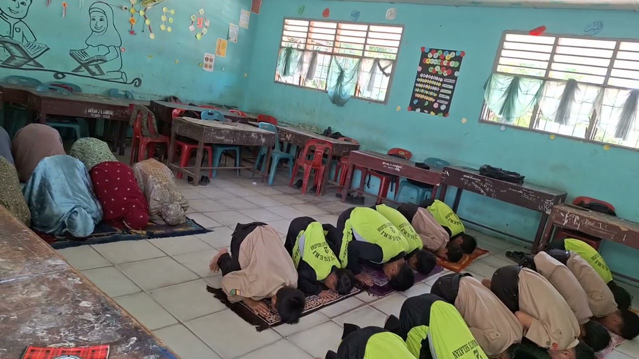Kegiatan dibulan suci ramadhan kelas 7 a solat duha.