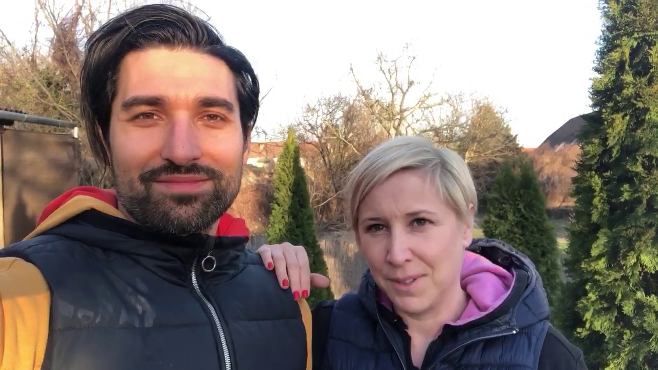 Mad&aacute;ch Sz&iacute;nh&aacute;z - Maradj otthon!