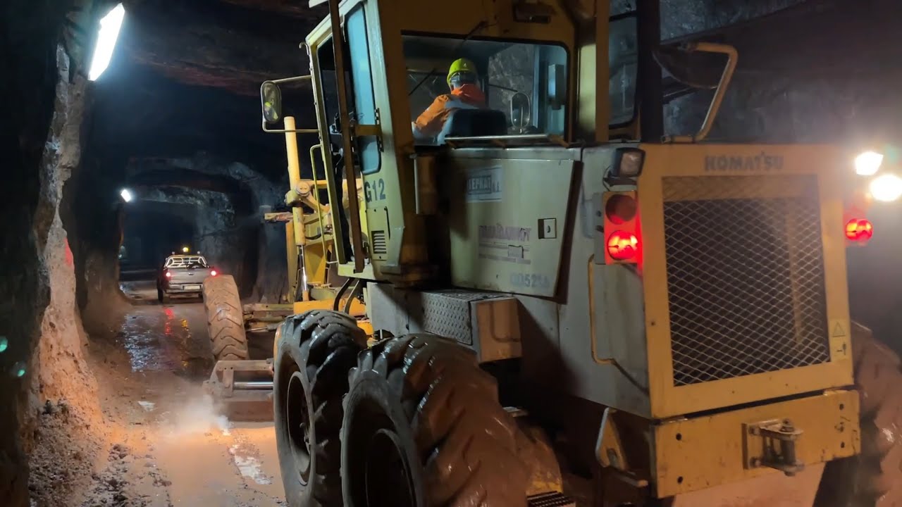 Komatsu GD521A Grader Cleaning The Main Roads Of Underground Bauxite Mine - Interkat SA