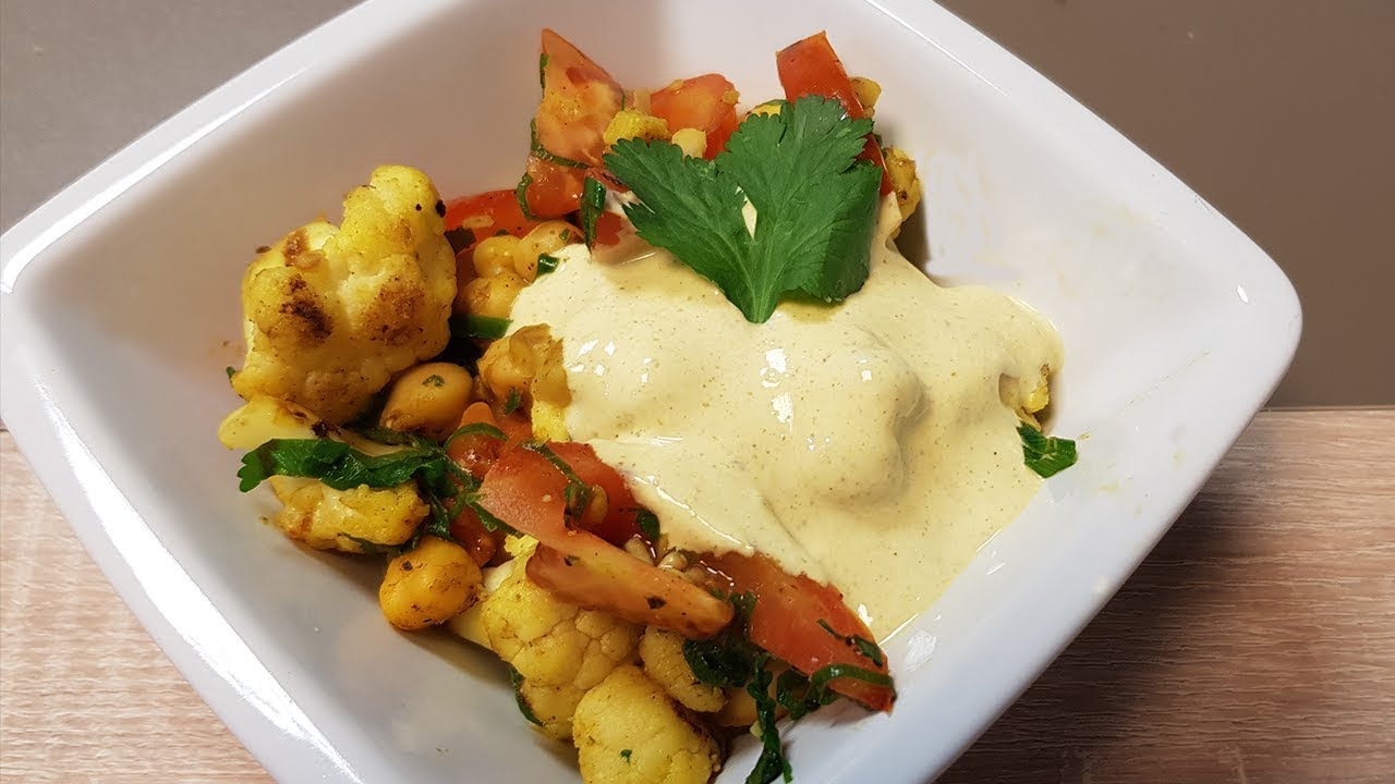 Mori kocht feat. Maxim: Gebratener Blumenkohl mit Joghurt Curry Dip