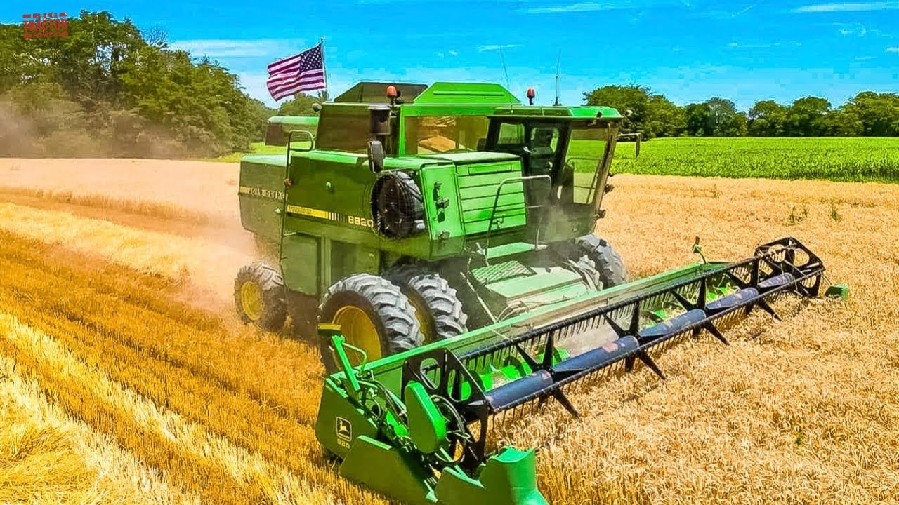 JOHN DEERE 8820 Titan II Combine Harvesting Wheat
