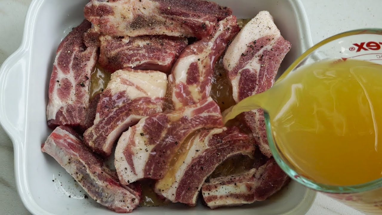 Очень вкусные свиные ребрышки, приготовленные в горшочке и запеченные в пиве