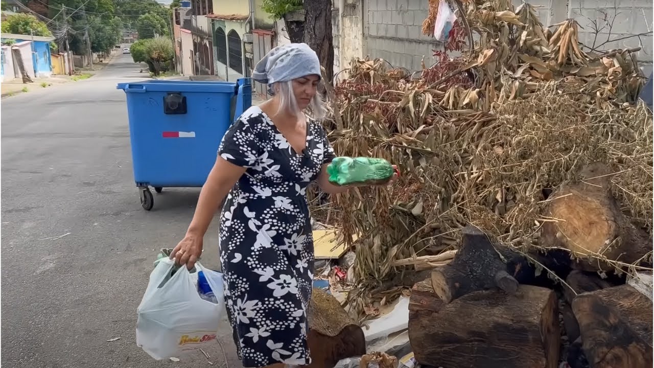 O RAPAZ QUE ADOTOU UMA MÃE NA RUA❤❤❤