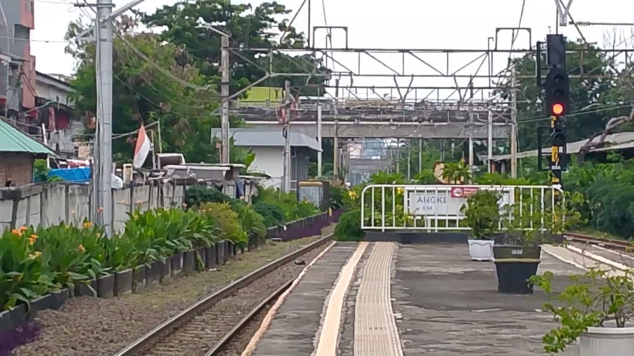 KLB kirim rangkaian dari stasiun kampung Bandan tujuan stasiun Tanah abang