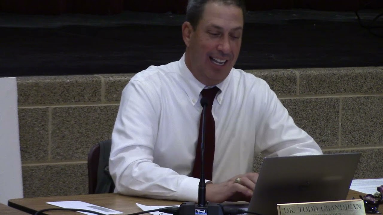 Devine school board votes in favor of more flexible dress code