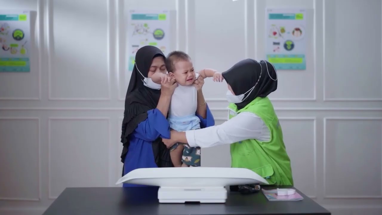 Penimbangan Berat Badan Bayi