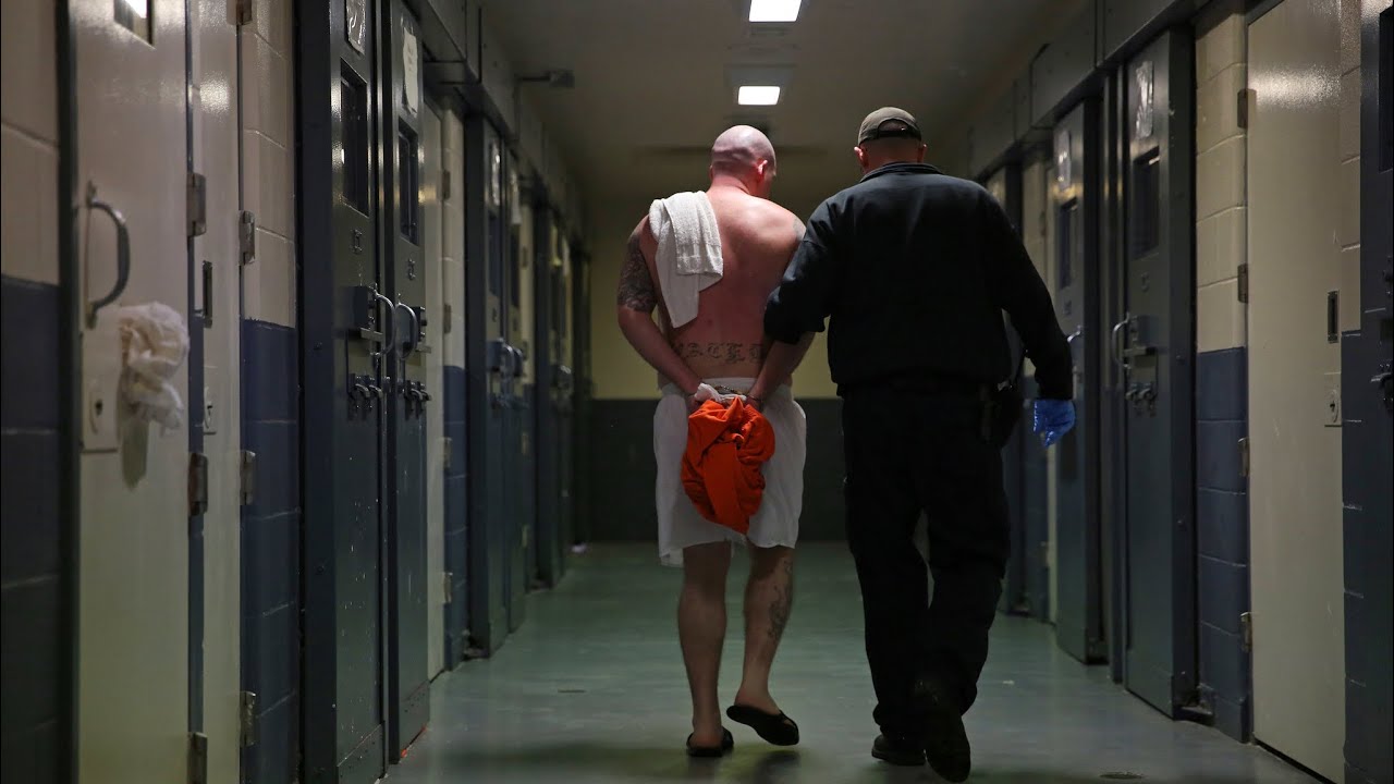 Rikers Island Inmate Becomes Leader Of The Bloods But Receives Backlash Because Hes Spanish..