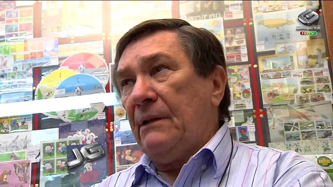 Le&atilde;o Marek vende selos h&aacute; meio s&eacute;culo