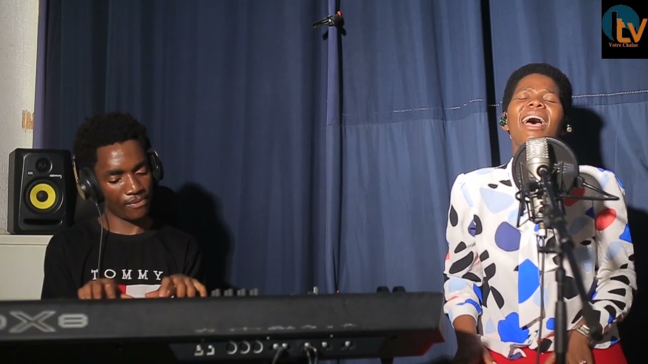 Juru n'isi // kuko wewe uncirinzira ...// Cover by Nadine
