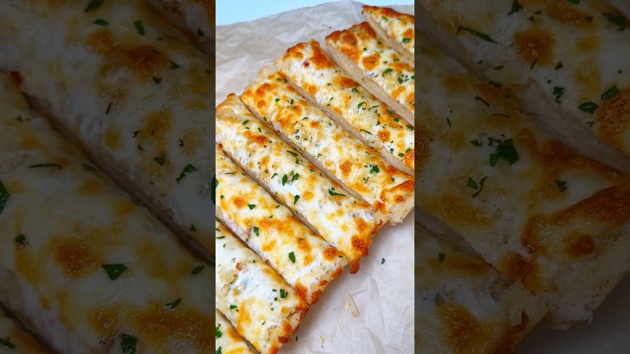 Чесночный хлеб с сыром по мотивам Miceketeers All for Cheese в @cafecasinolv #чесночныйхлеб