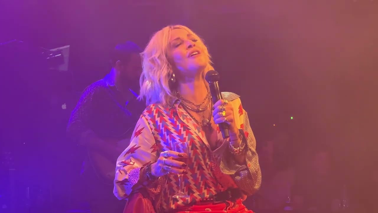 Anna Vissi - Logia Ke Siopes, Hotel Ερμού 7, 25/03/2023
