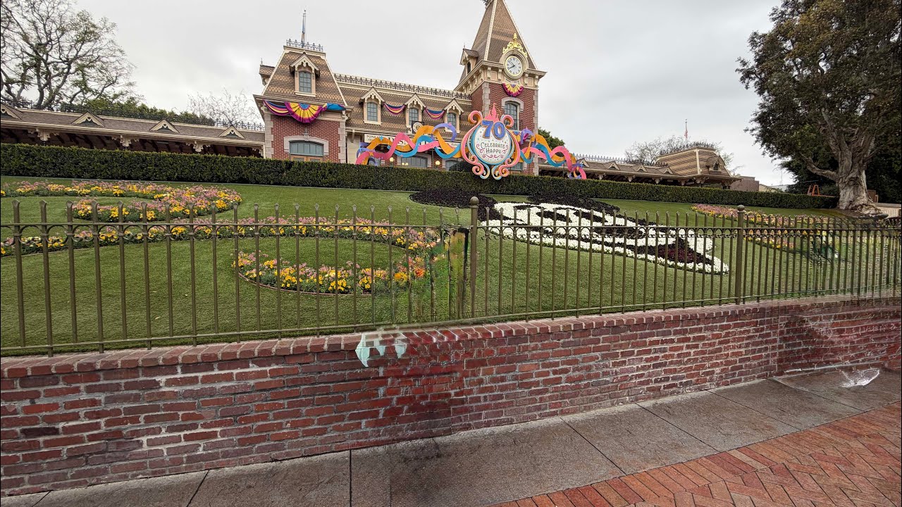 Live It’s a Small World World and Astro Blasters 