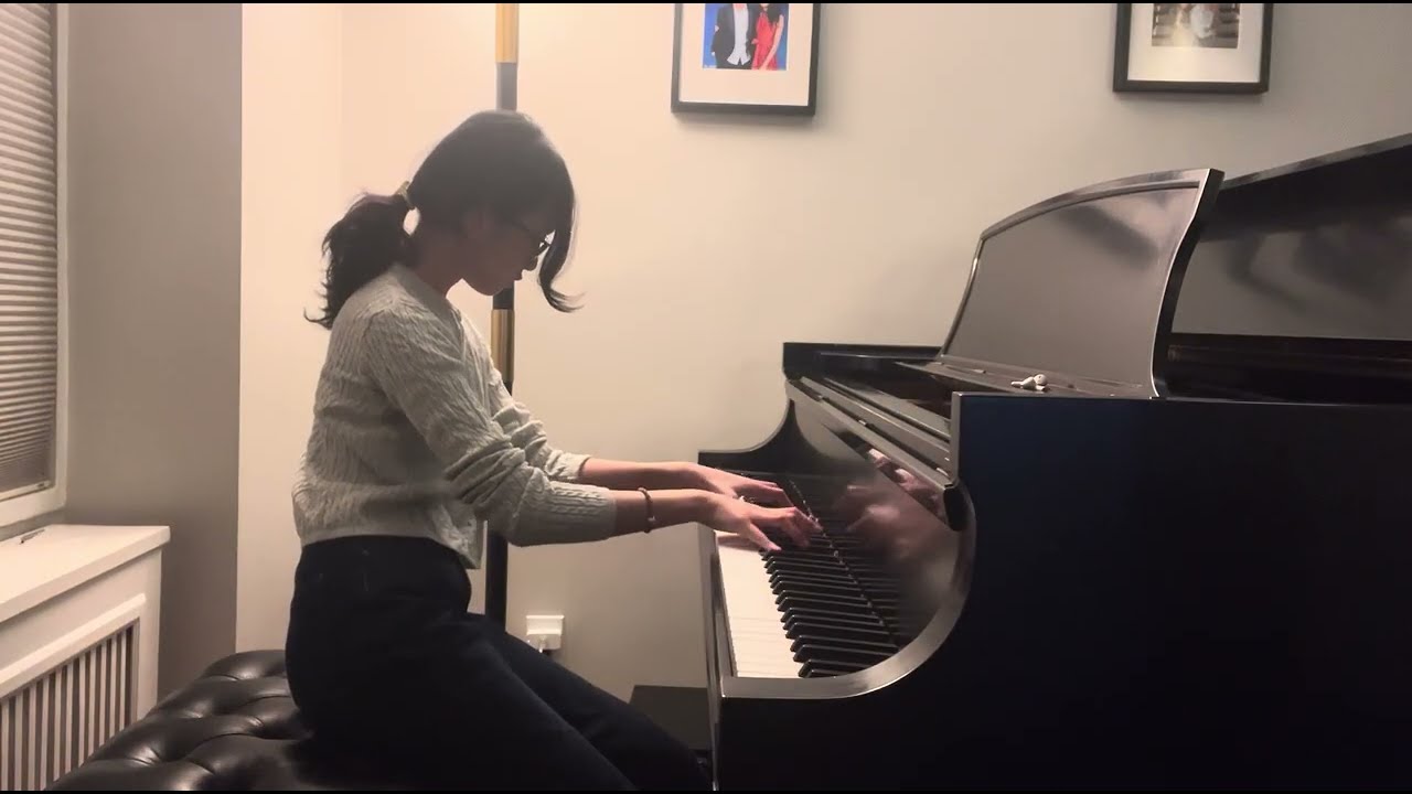 Chloe Tseng plays Robert Schumann Fantasiestücke: II. Aufshwung 