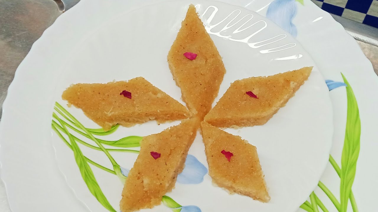 খুব কম সময়ে বানিয়ে ফেলুন, দুর্দান্ত স্বাদের সুজির বরফি। Sujir barfi recipe bangla। Suji barfi।