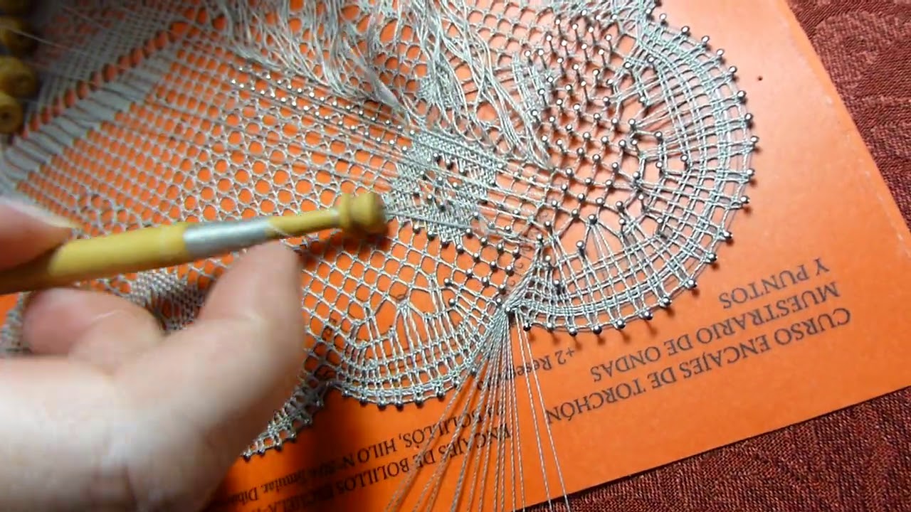 Encajes de Bolillos.  Remate básico.