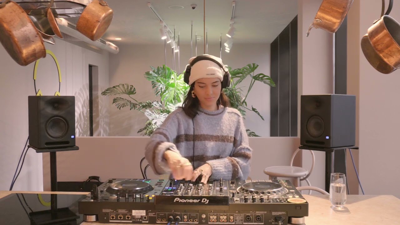 Shot of House Selection #002 - Jamila