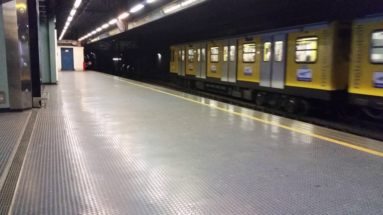 L1 Metro Napoli: Vanvitelli - Treno Direzione Piscinola 21/07/17