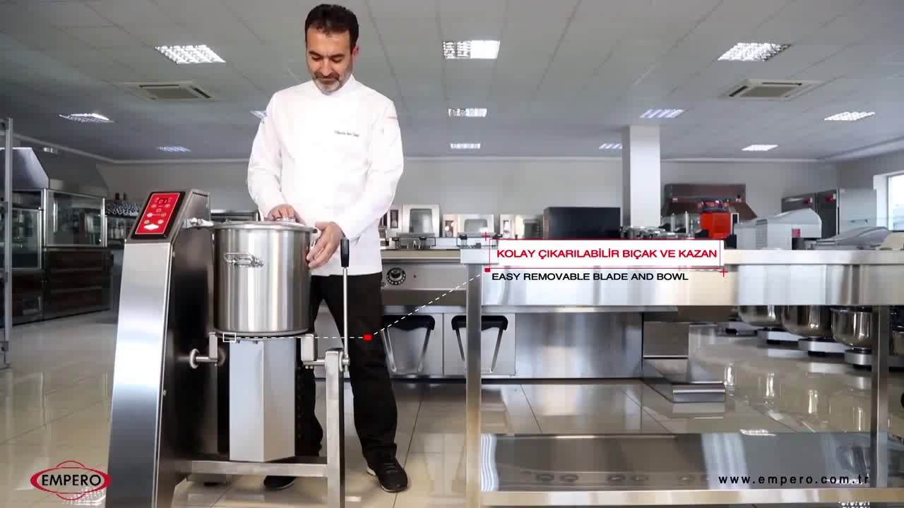 Állványra szerelt kutter-mixer használata (EMPERO SD.07)
