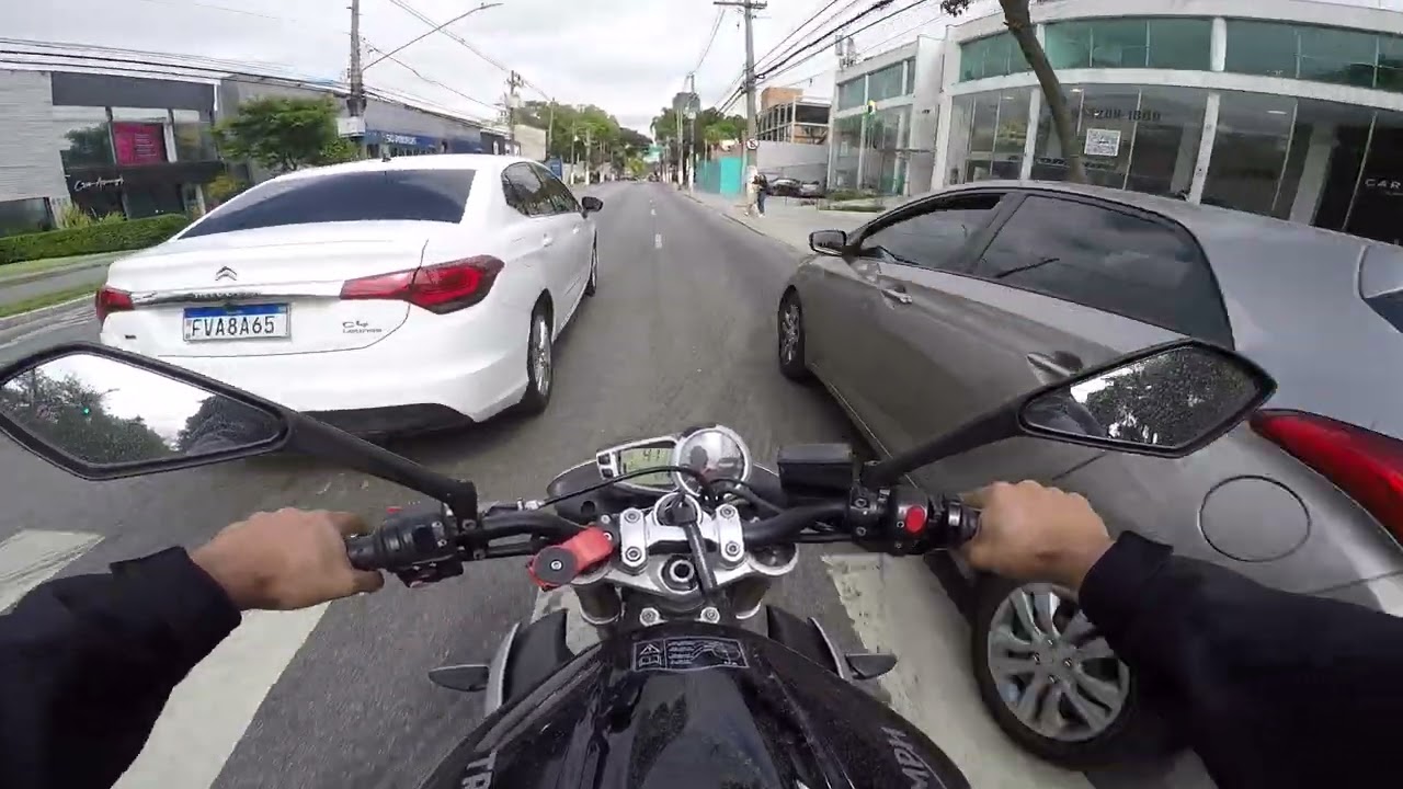 Role com a zoiudinha - Street Triple 675