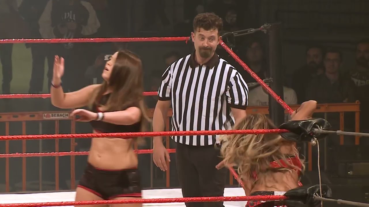 MATCH TONI STORM vs NIXON NEWELL vs THEA TRINIDAD