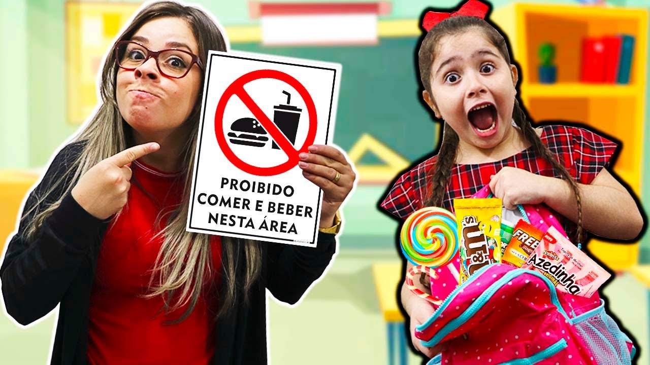 Heloísa e Mamãe brincam de escola