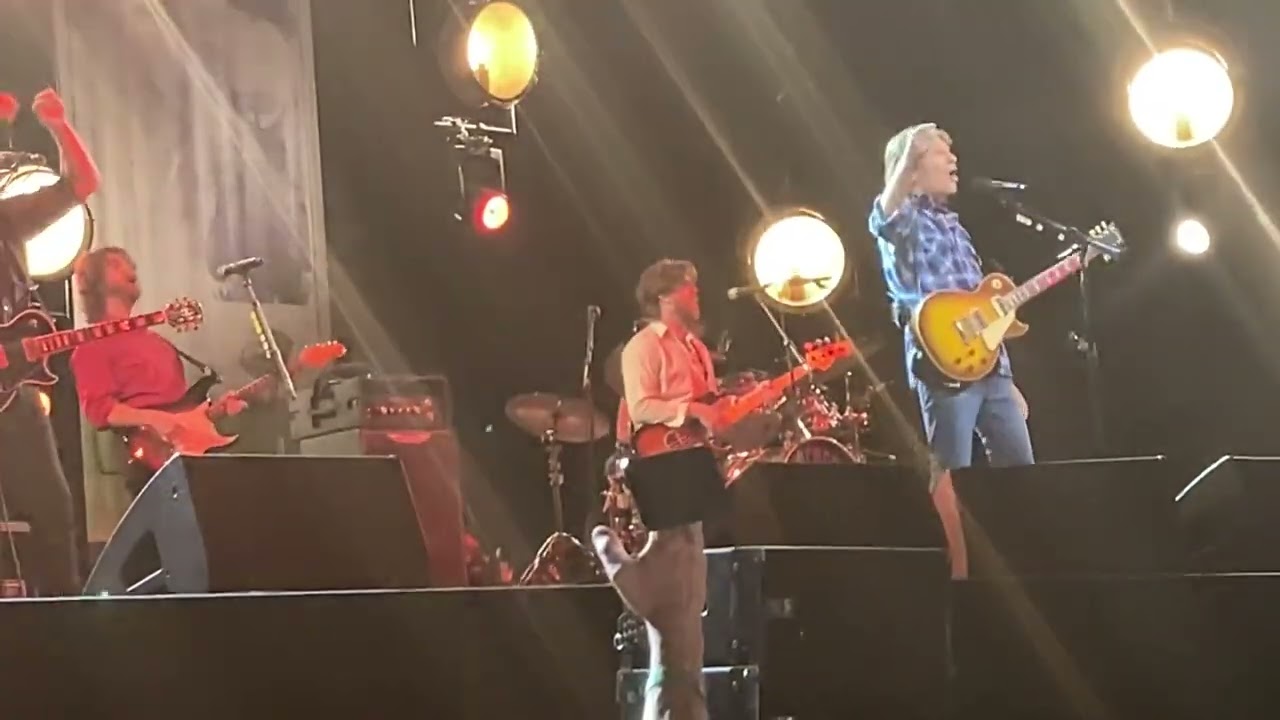 John Fogerty Grolloo 2023.  Rockin all over the world  Bad moon rising. Rolling on the River