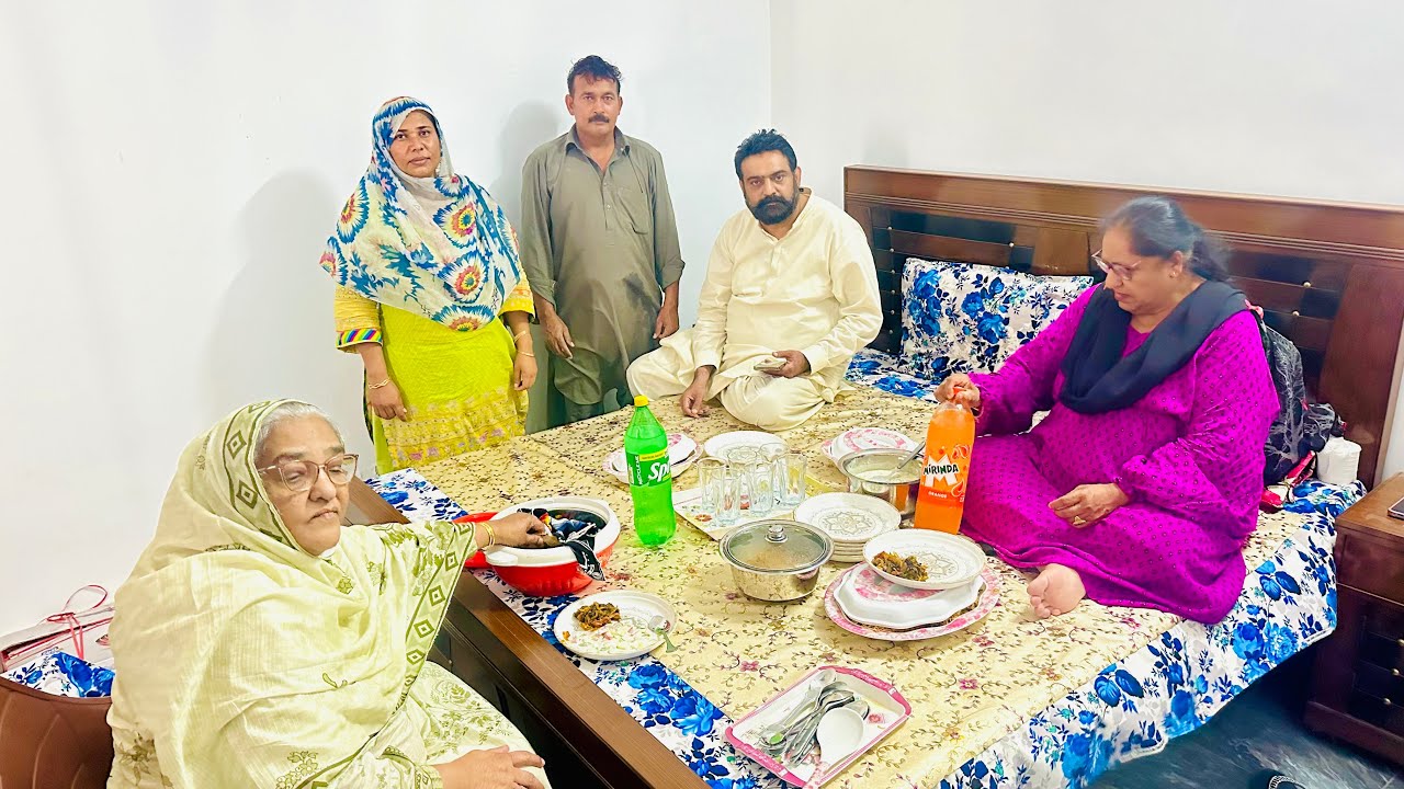 Chachi g ki family first time Hamare ghar ai taqreeban 40 years ago