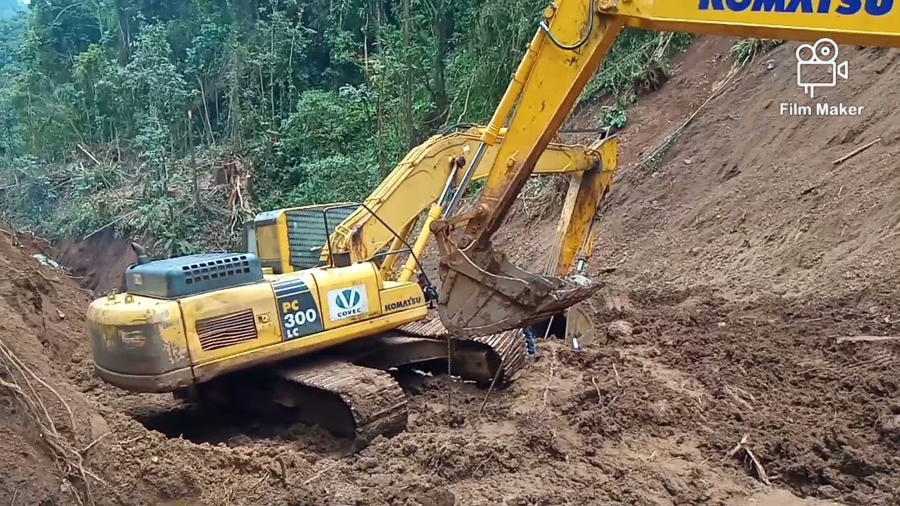 Cutting new road in the remotes part of PNG. Pilot track for Lae-Finchhafan highway