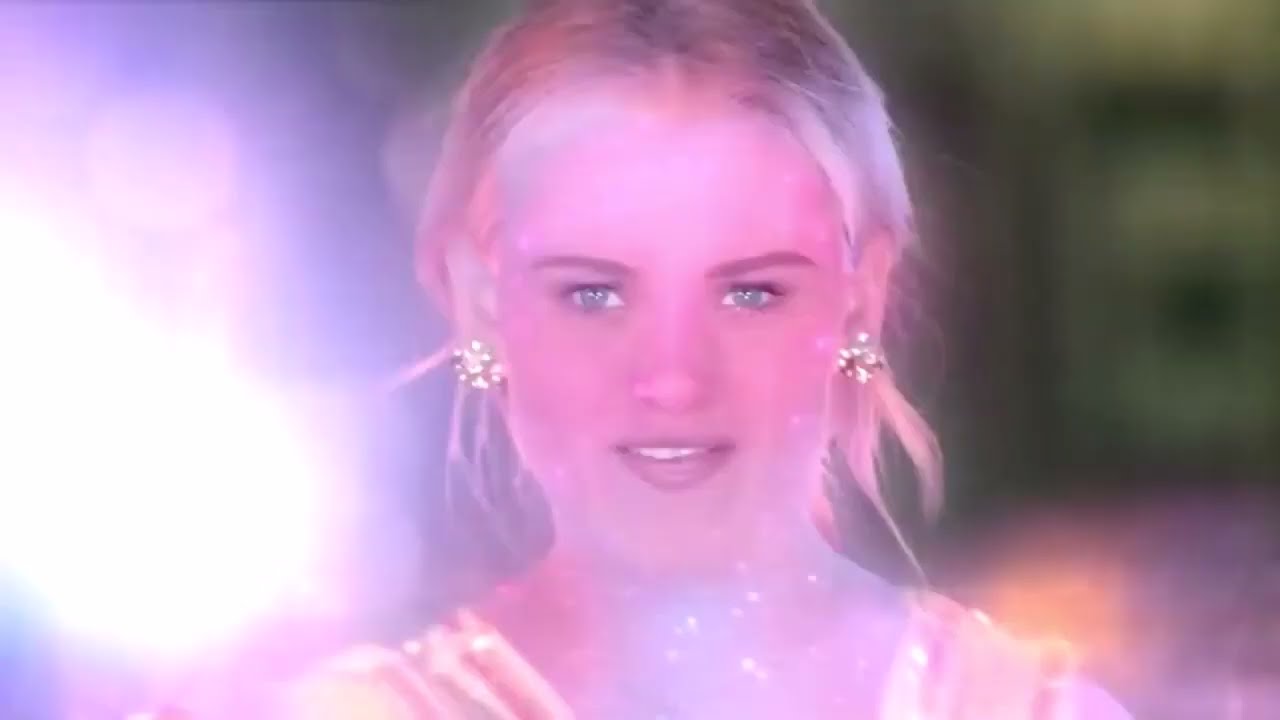 Karolina Dean   Prom Queen