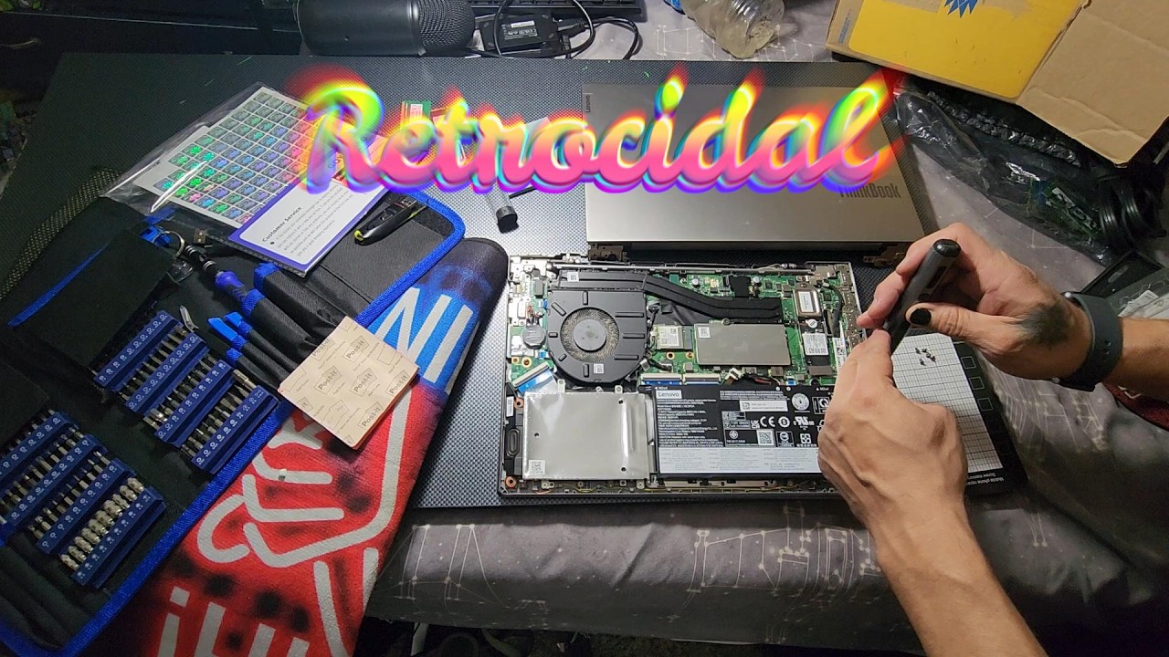 Retrocidal Replaces a Broken Screen On A  Laptop