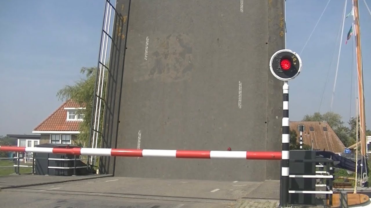 Brugopening Hemmensbrug Makkum//Dutch Bridge Opens
