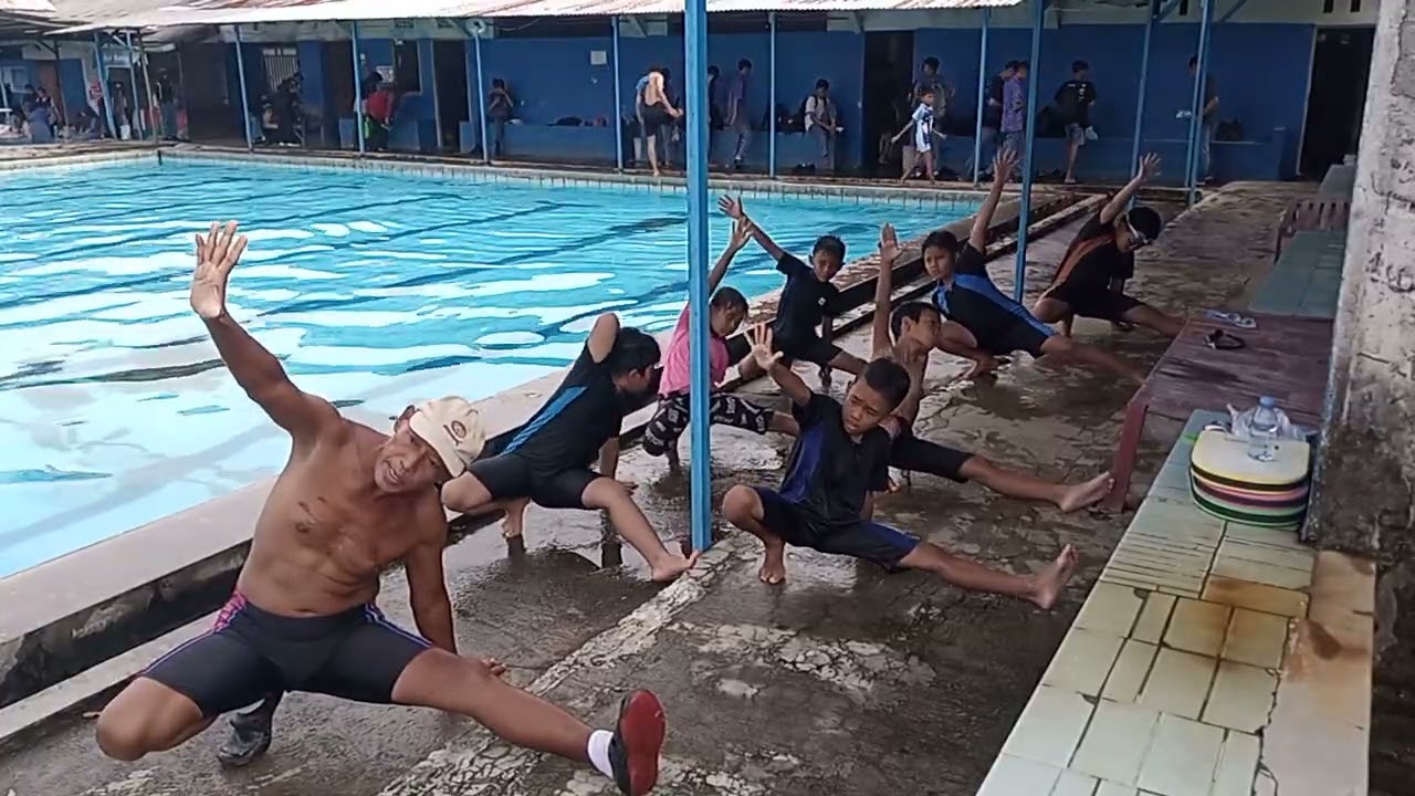 Pemanasan sebelum latihan renang 12022026