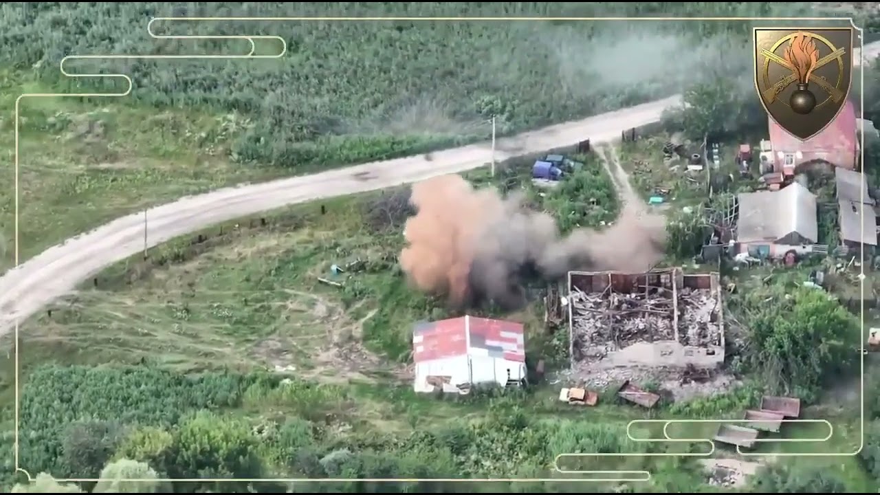 Украинский танк Т-64 БМ &laquo;Булат&raquo; точным огнем уничтожает бронетехнику российских оккупантов