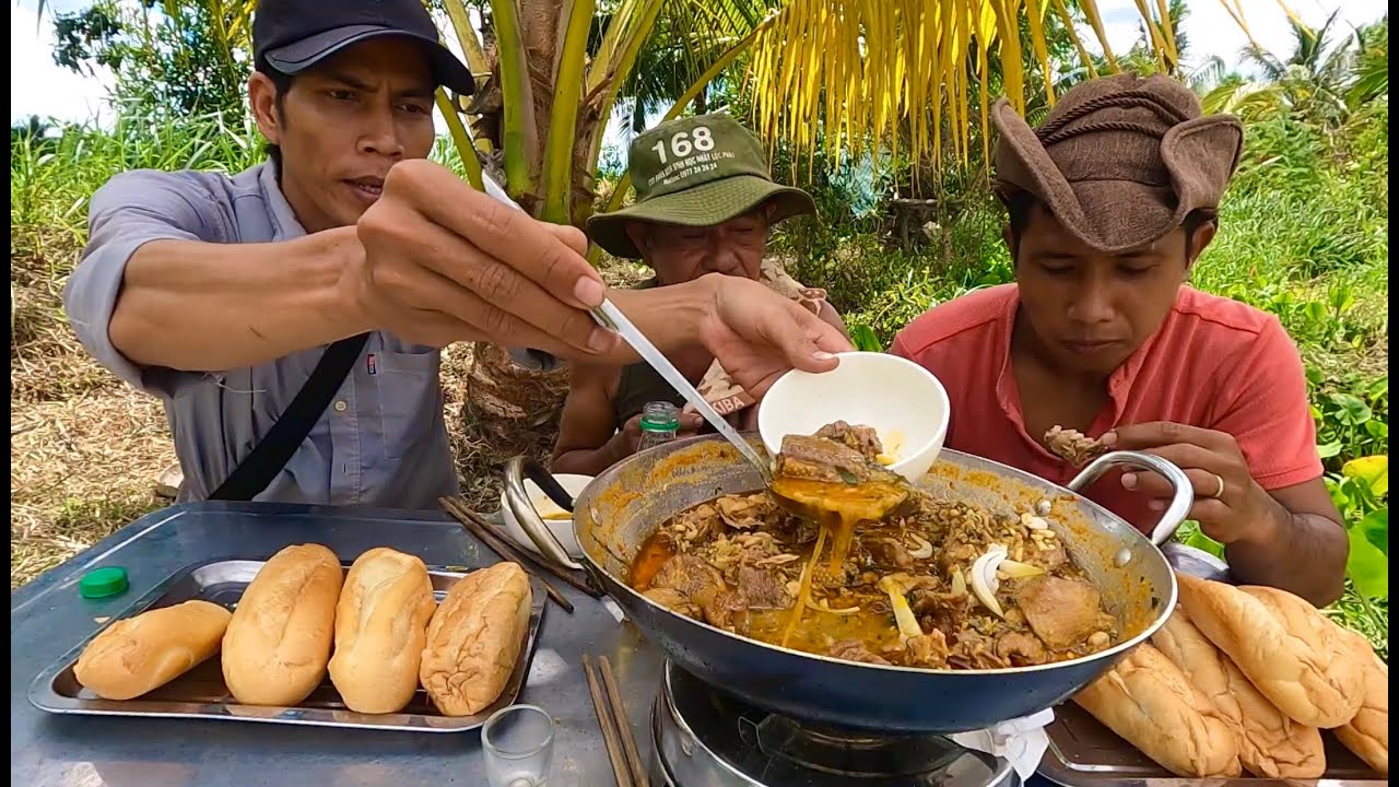 ÔNG 6 VÀ DANH XE ÔM HÁO HỨC VỚI MÓN VỊT GIẢ CẦY SIÊU NGON CỦA ÚT LỤC BÌNH
