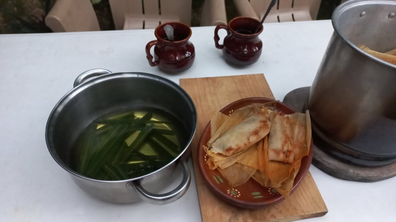 Cena mexicana ¡tamales! Con un té  calientito