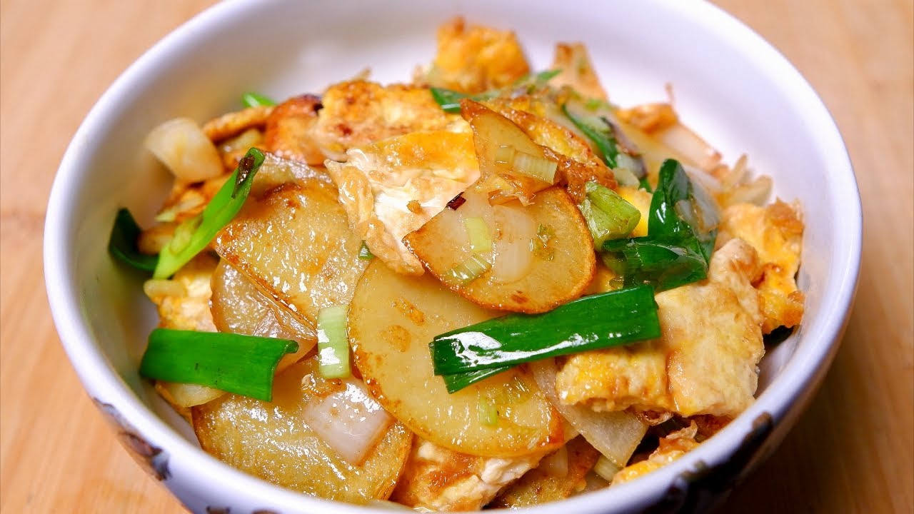 Яйца и картофель — очень вкусное и питательное блюдо. Жареные яйца и картофель — вкусное сочетание.