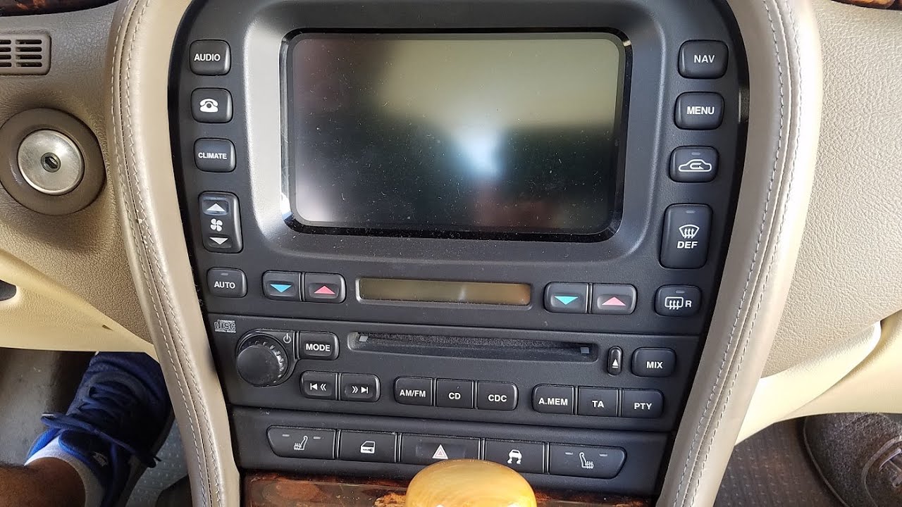 Как снять магнитолу/навигатор/дисплей с Jaguar S-Type 2003-2008 годов выпуска для ремонта.