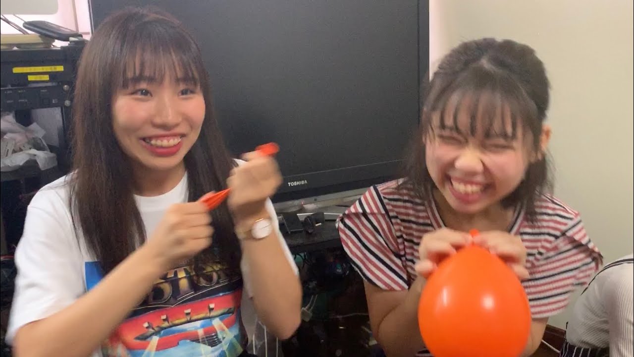 風船ふくらまし対決！罰ゲームはくすぐり！！