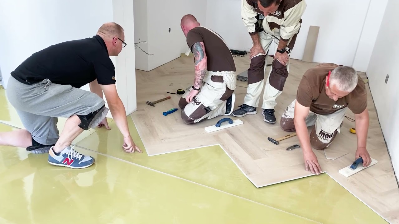 Instalacja paneli w jodełkę Arbiton Amaron Herringbone - jak przejść pomiędzy pomieszczeniami