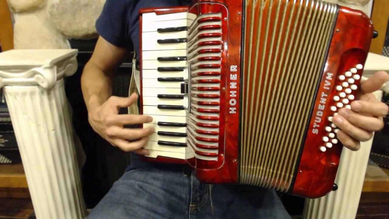 How to Play a 32 Bass Accordion - Lesson 1 - Introduction to Minor Scales - Minka