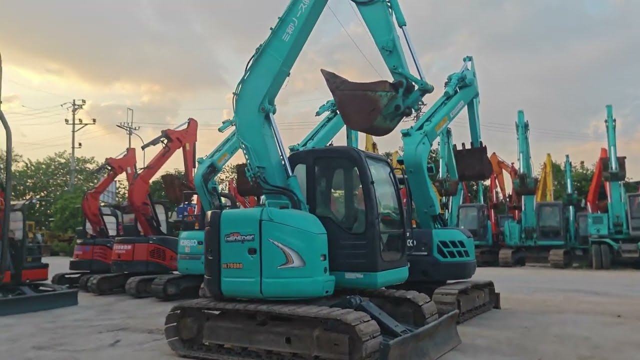 Giới thiệu loạt máy xúc sẵn bãi to, nhỏ, vừa đầy đủ cả toàn máy chất AE cần liên hệ: 0988273763