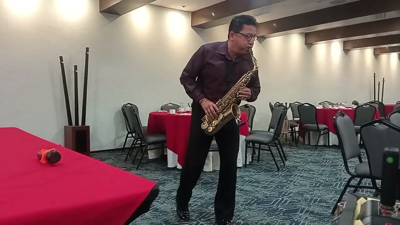 El privilegio de amar en sax ..Julio caamal...cel 9992690539