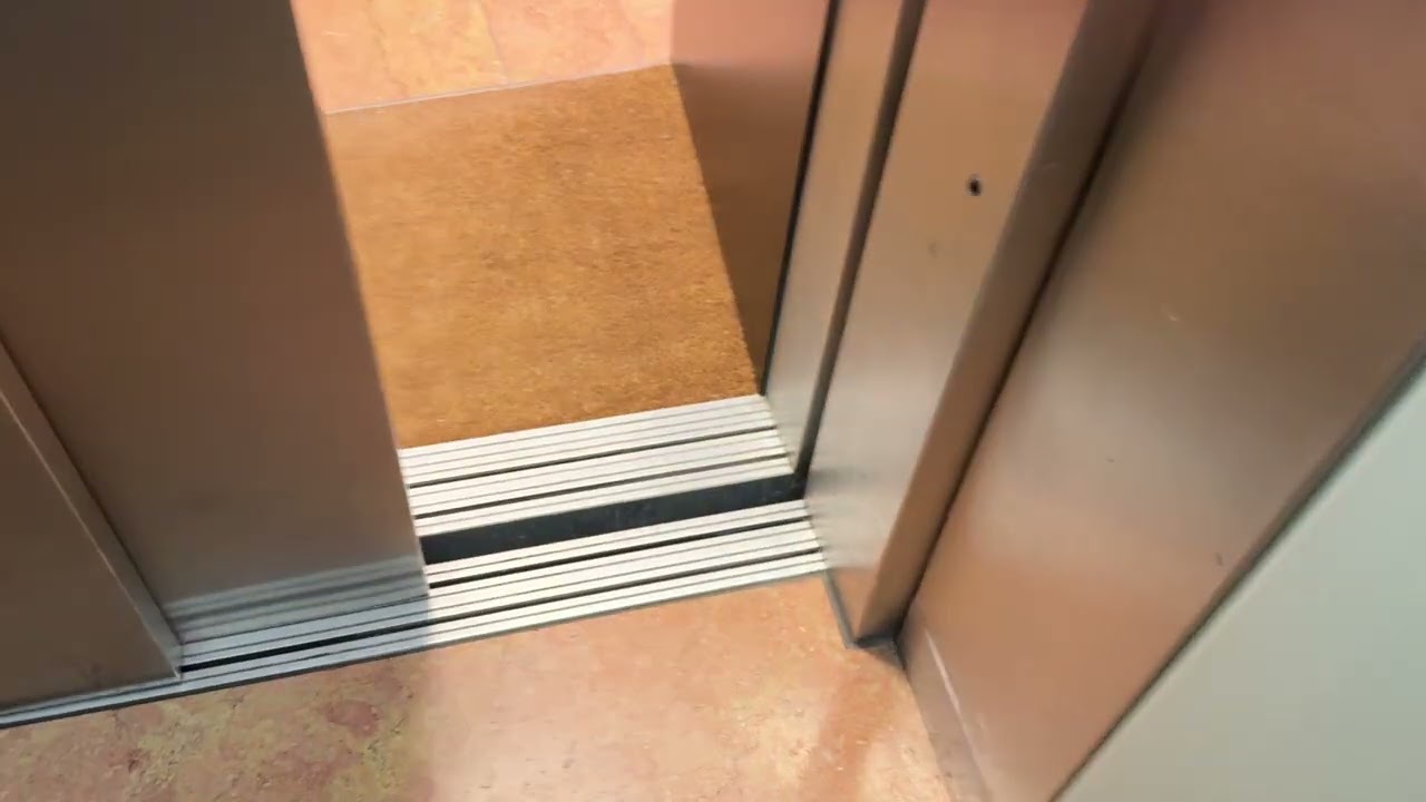 TEPPER Aufzug in einem Geschäftshaus in Münster