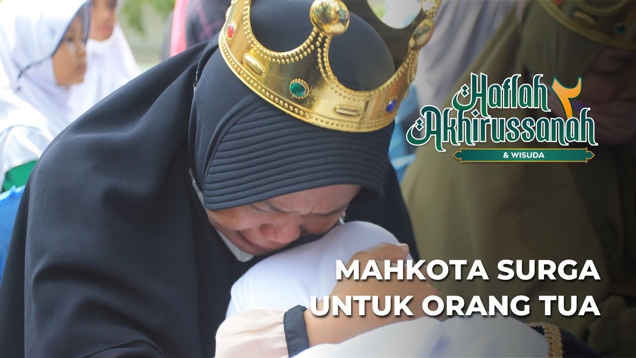 MENETESKAN AIR MATA - Prosesi Penyematan Mahkota kepada Orang Tua oleh Santri Wisuda Tahfidz