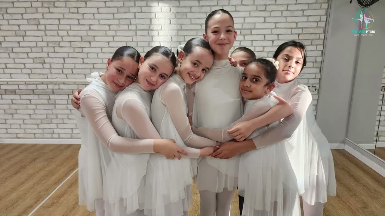 dancing for peace - studio floreio