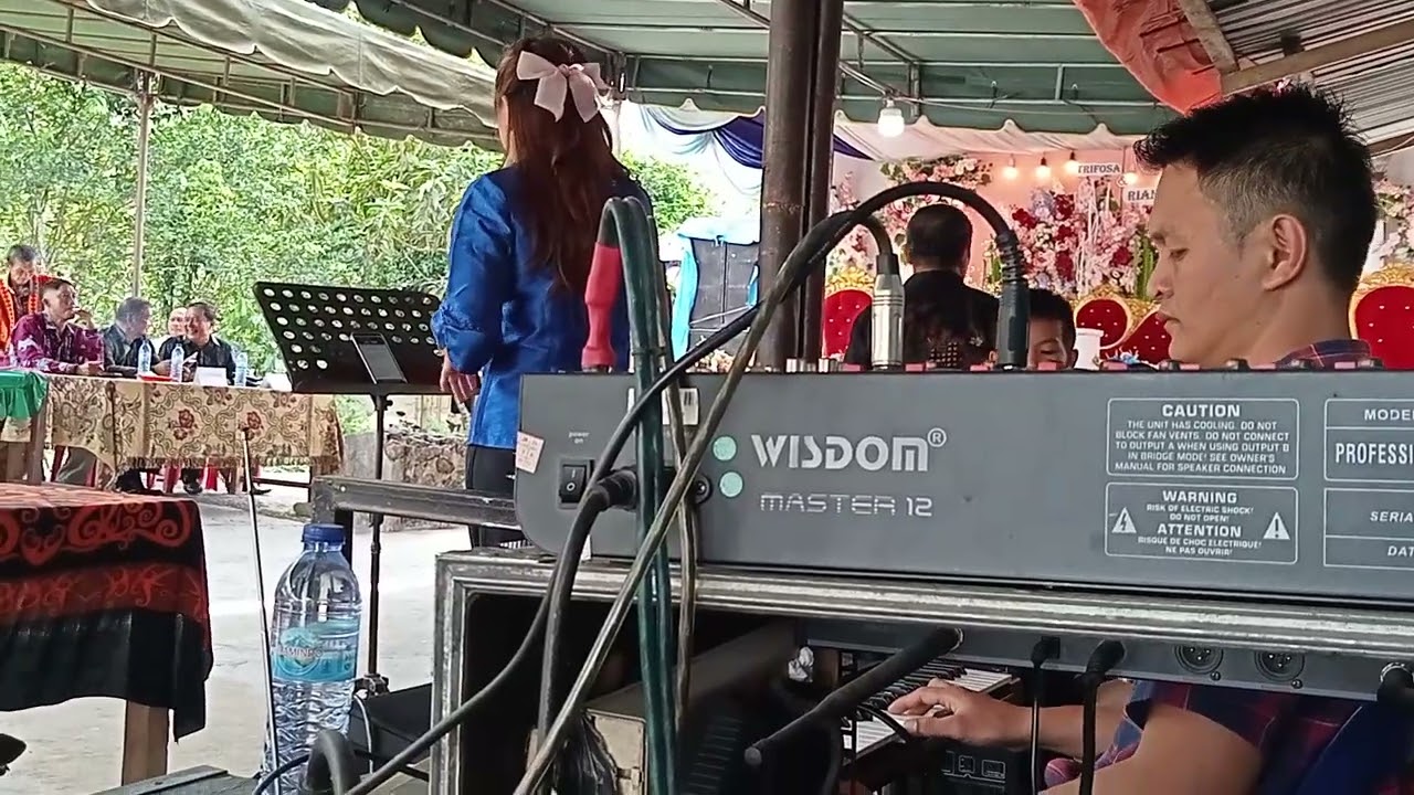  Kaka cantik Nias menyumbakan Lagu Nias FAOMASI SAHOWO 😋☺️