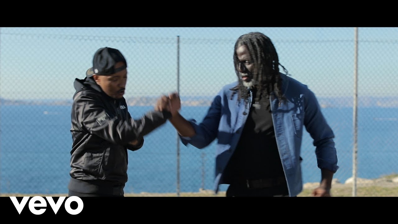 Tiken Jah Fakoly - Le monde est chaud ft. Soprano