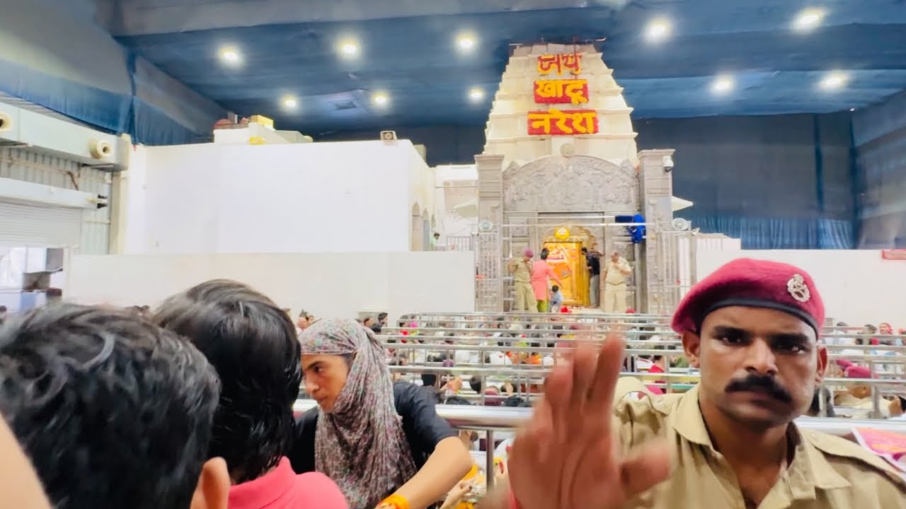 security guard ne hath maar diya😰