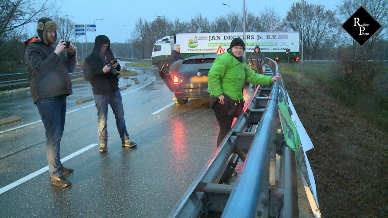 Activiste opgepakt bij konijnenprotest van Vegan Streaker Peter Janssen